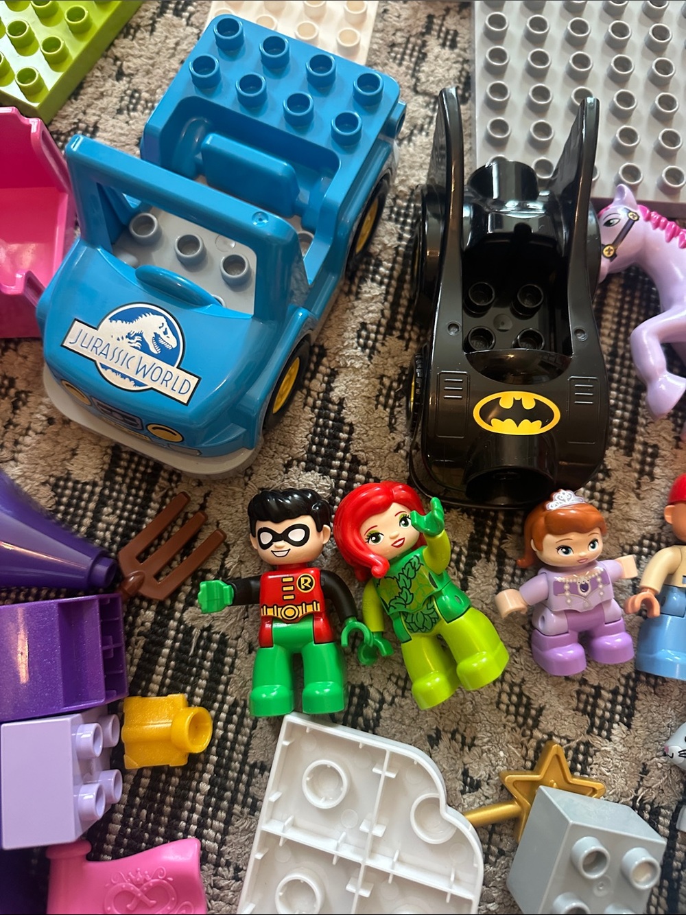 Lego Purple Blue Pink Yellow Gray White Mixed Building Pieces with Figures - Picture 3 of 5